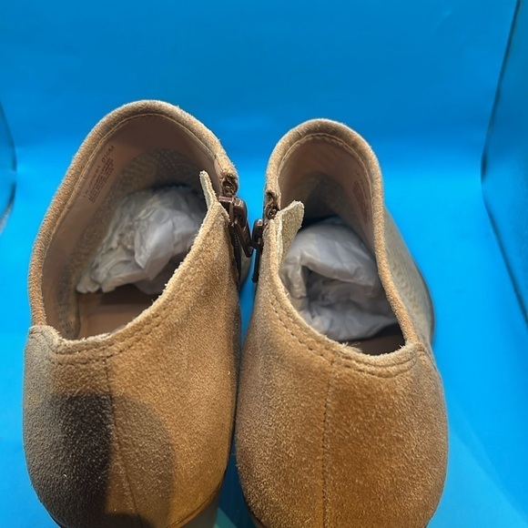 Lucky Brand women’s Zeshia Bootie, size 9.5, brown pointed toe, punched hole - Picture 6 of 6